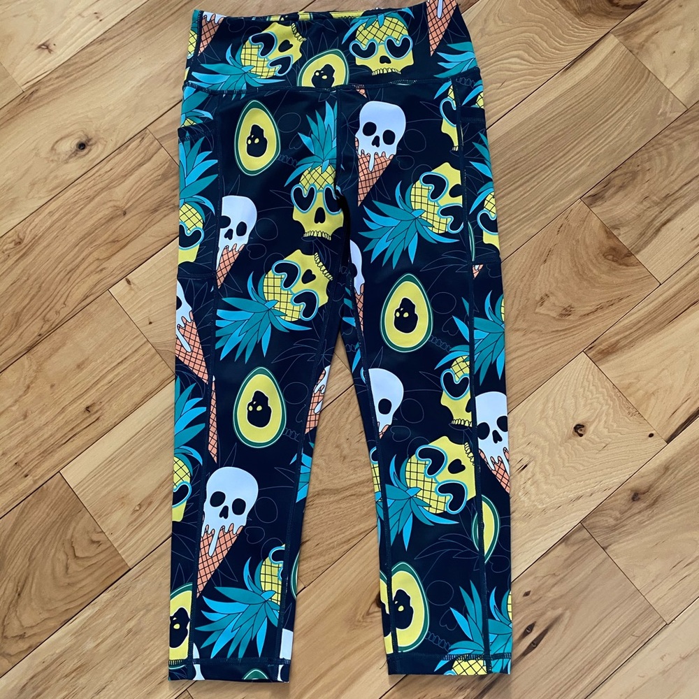 CVG ice cream pineapple skull capris sz S